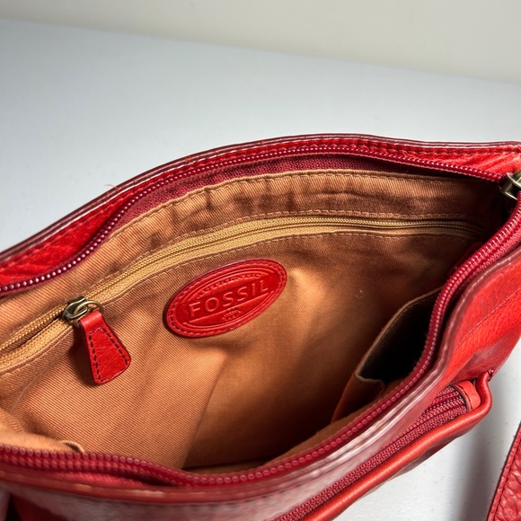 Red Leather Fossil Crossbody Bag Purse - Picture 7 of 13